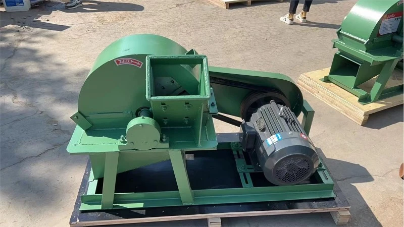 Self-Feeding Wood Branch Chipper Self-Feeding Wood Branch Chipper