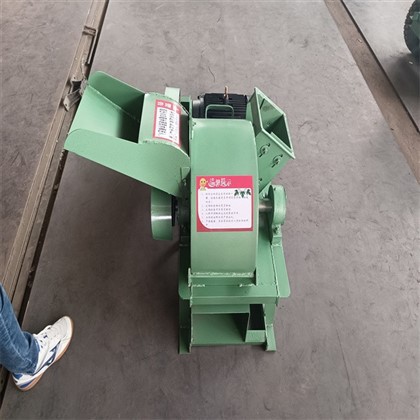 Mobilna oprema za izradu drvne pile