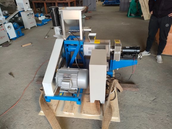 Strong And Sturdy Floating Feed Extruder